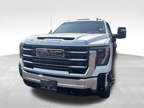 Used 2024 GMC Sierra 3500 SLE w/ SLE Convenience Package AWD/4WD image 2