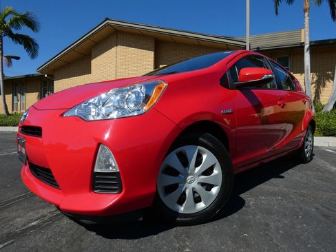 Used 2014 Toyota Prius C One image 14