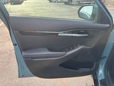 Used 2024 Kia Seltos EX AWD/4WD image 13