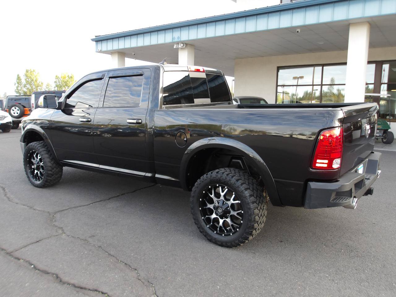 Used 2017 RAM 1500 Laramie AWD/4WD image 3