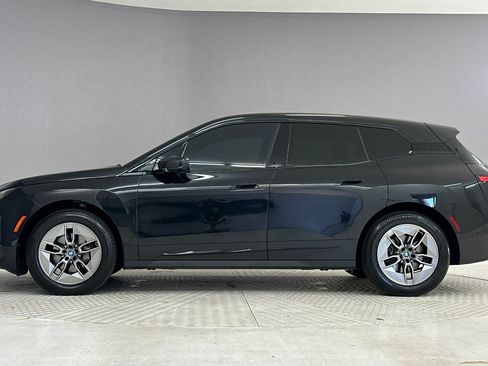 Certified 2023 BMW iX xDrive50 AWD/4WD image 2