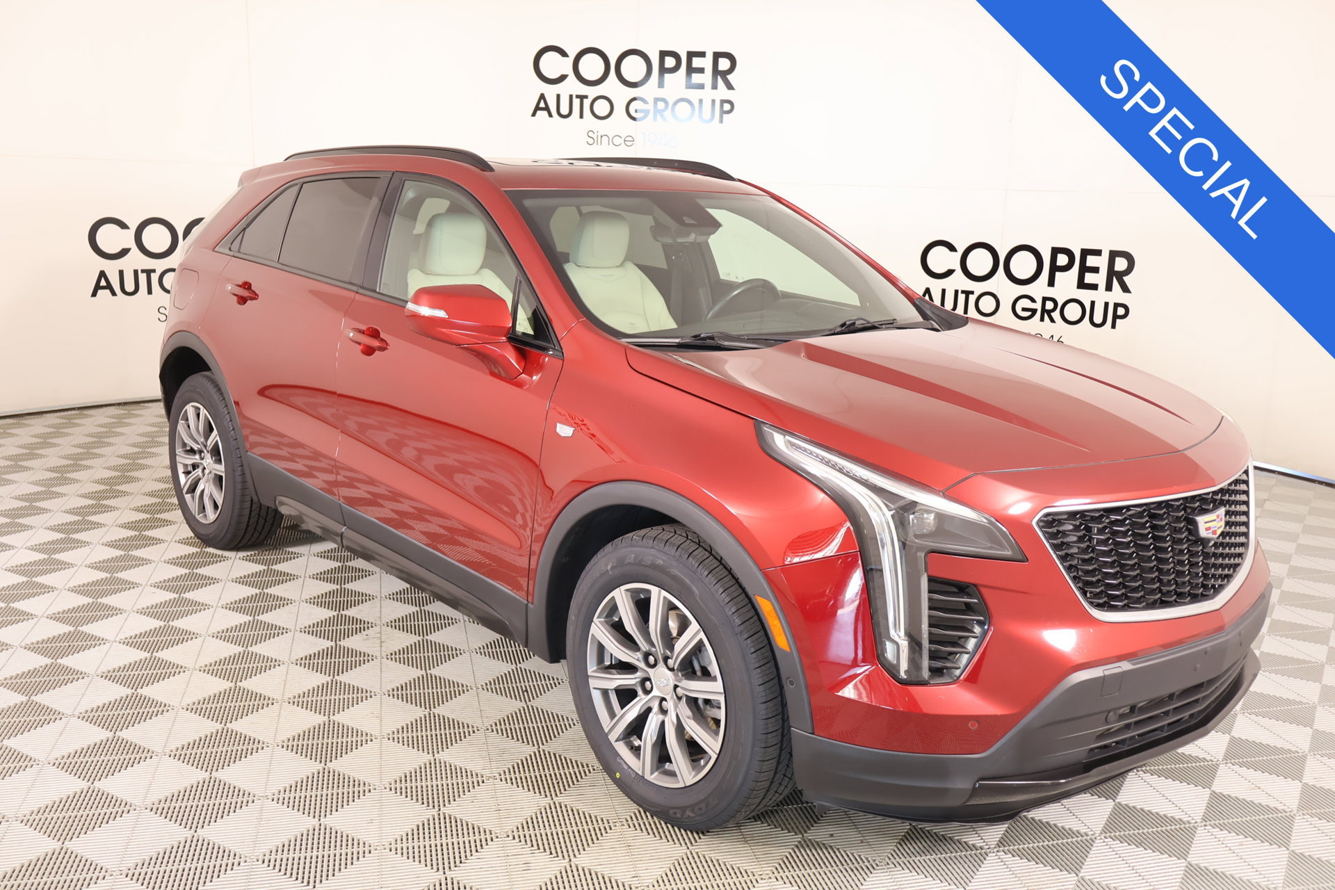 Used 2020 Cadillac XT4 Sport w/ Enhanced Visibility Package FWD image 1