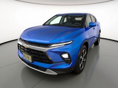 Used 2025 Chevrolet Blazer LT FWD image 3