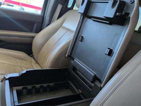 Used 2019 Ford Expedition XLT w/ Equipment Group 202A AWD/4WD image 22