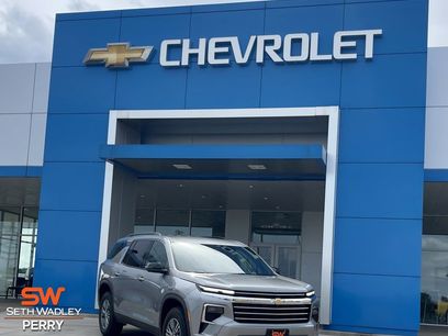 New 2025 Chevrolet Traverse LT w/ Enhanced Driving Package