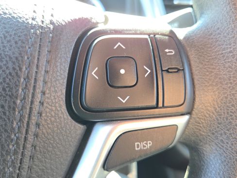 Used 2015 Toyota Highlander LE image 22