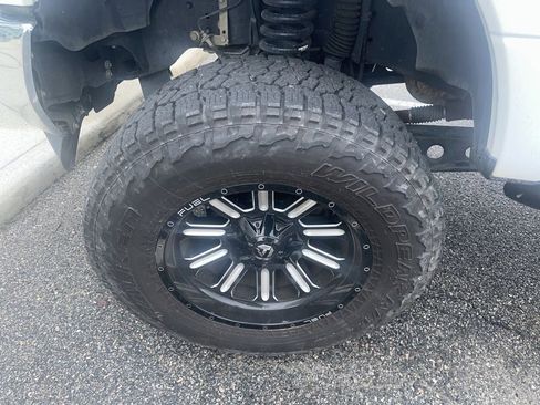 Used 2019 Ford F250 Lariat w/ Lariat Ultimate Package image 3