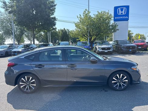 Used 2023 Honda Civic EX-L image 4