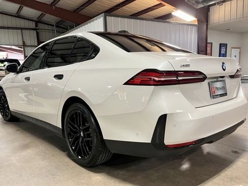 Used 2025 BMW 530i xDrive image 6