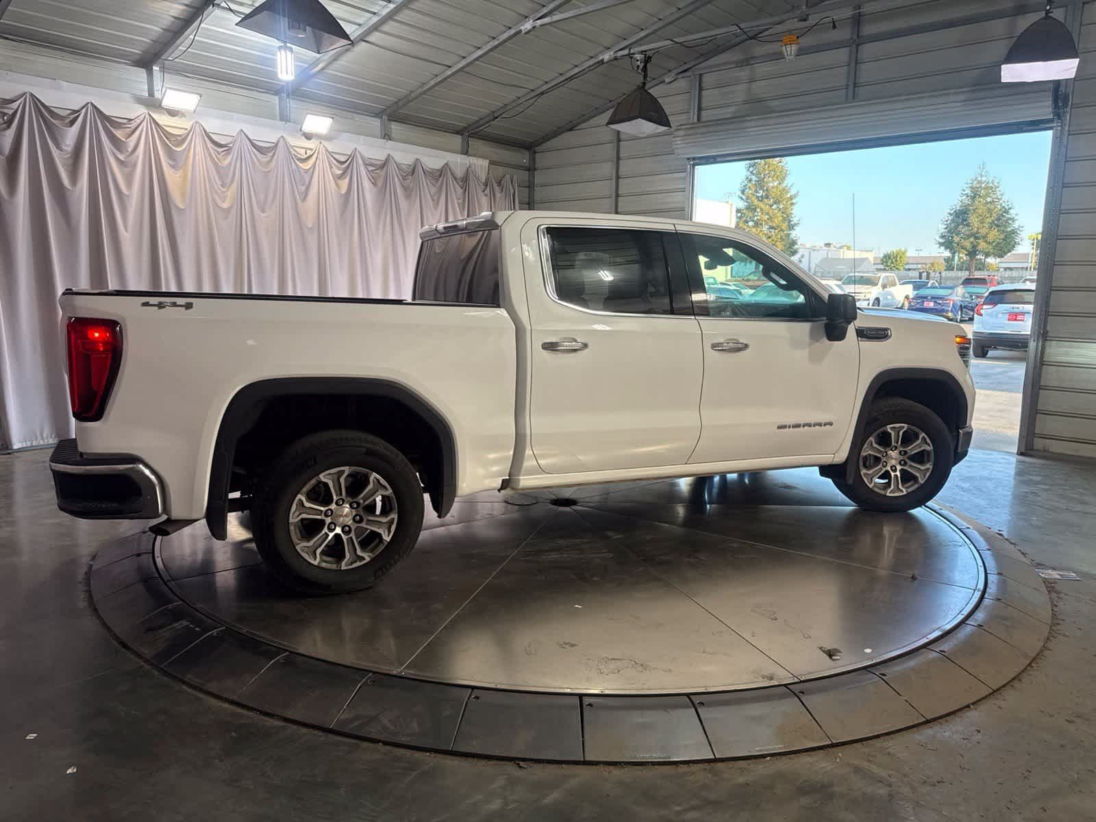 Used 2024 GMC Sierra 1500 SLT AWD/4WD image 3