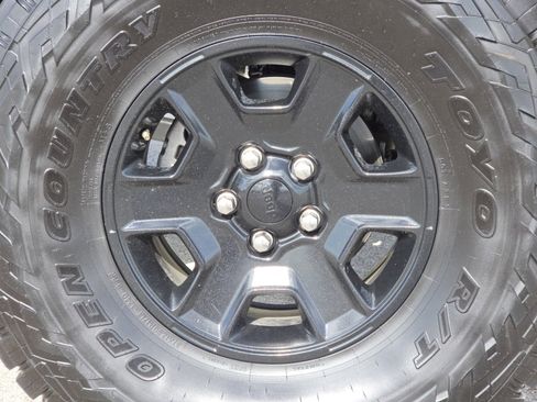 Used 2023 Jeep Gladiator Mojave w/ Cold Weather Group AWD/4WD image 11