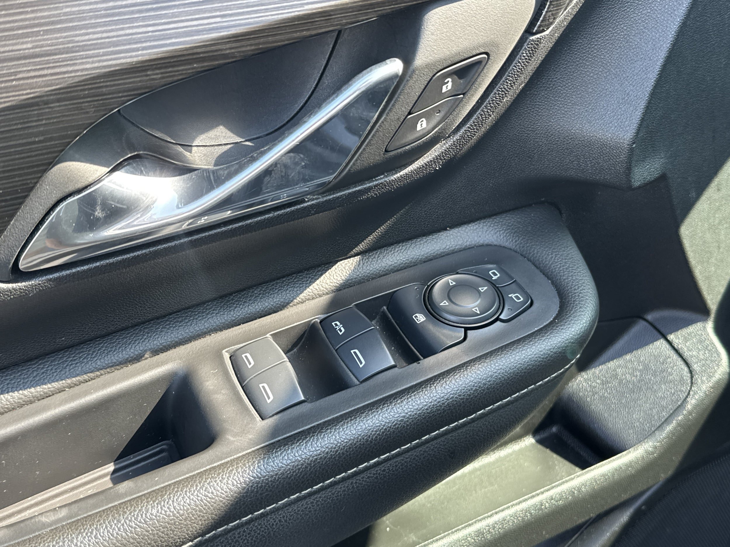 Used 2024 GMC Terrain SLE FWD image 19