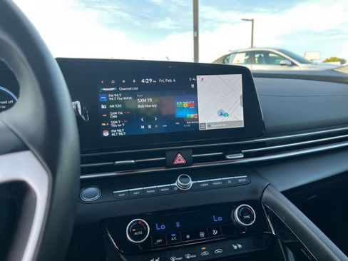 Used 2025 Hyundai Elantra Limited image 21