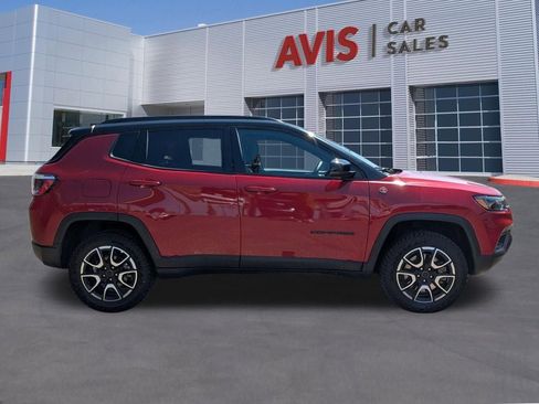 Used 2025 Jeep Compass Trailhawk image 7