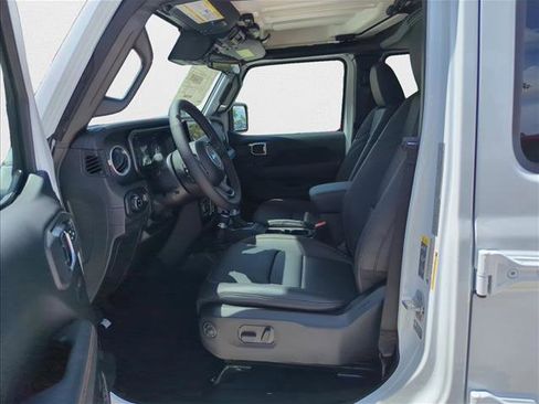 New 2025 Jeep Gladiator High Tide image 4