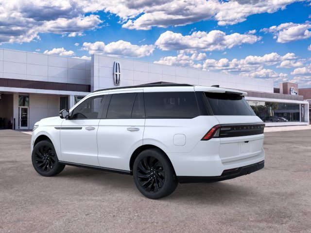 New 2026 Lincoln Navigator Reserve w/ Jet Appearance Package AWD/4WD image 4