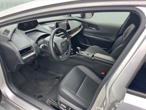 Used 2024 Toyota Prius XLE image 9