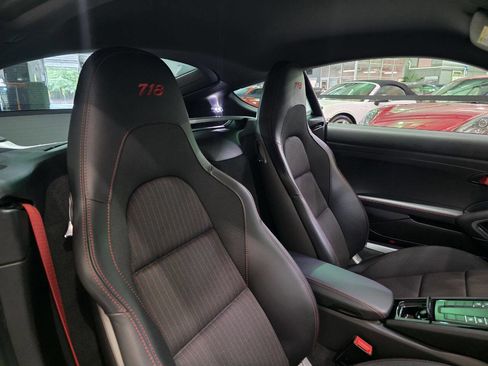 Used 2023 Porsche 718 Cayman w/ Premium Package RWD image 33