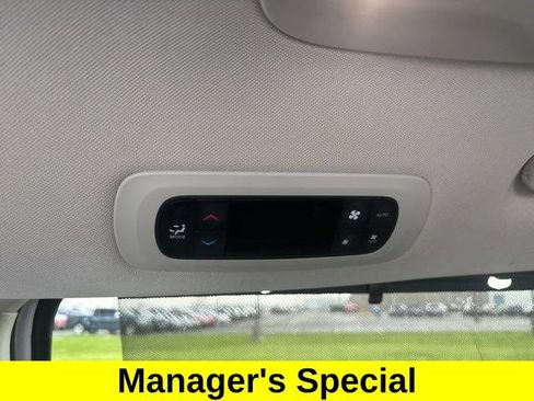 Used 2024 Chrysler Pacifica Touring-L FWD image 31