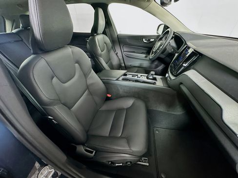 Used 2025 Volvo XC60 B5 Plus image 30