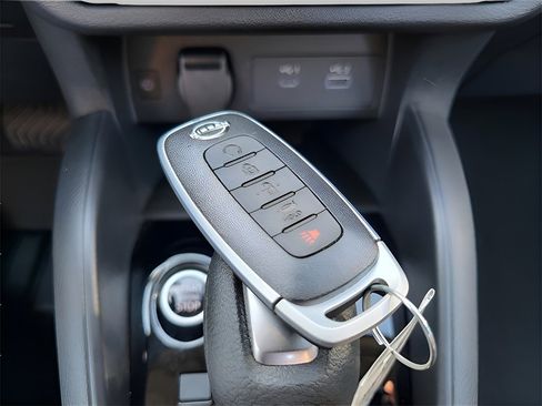 Used 2025 Nissan Versa SR image 21