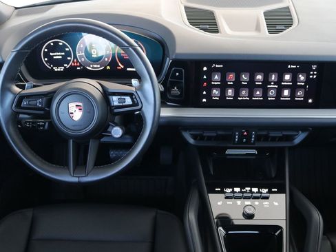 Used 2024 Porsche Cayenne image 22