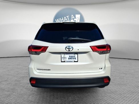 Used 2019 Toyota Highlander Plus FWD image 5