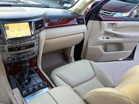 Used 2011 Lexus LX 570 4WD image 34