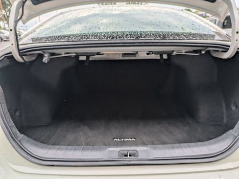 Used 2025 Nissan Altima 2.5 SV FWD image 27
