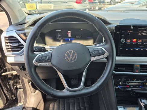 Used 2025 Volkswagen Taos SE AWD/4WD image 22