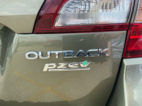 Used 2017 Subaru Outback 2.5i Touring w/ Popular Package #5A AWD/4WD image 20
