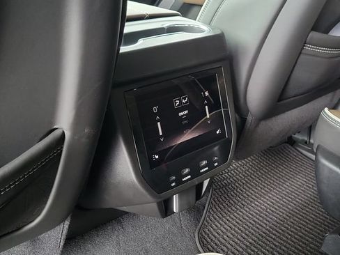 Used 2025 GMC Yukon Denali Ultimate AWD/4WD image 22