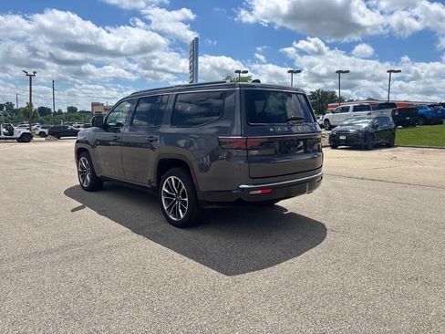 Used 2024 Jeep Wagoneer Series III w/ Premium Group I AWD/4WD image 3