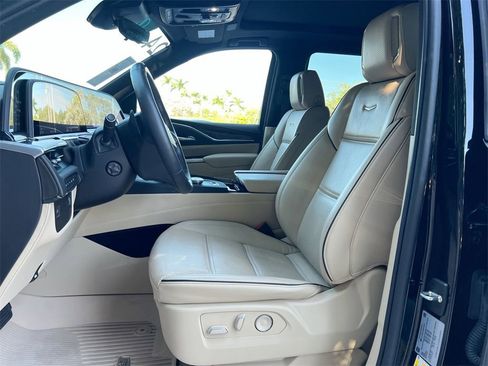 Used 2024 Cadillac Escalade Premium Luxury image 12