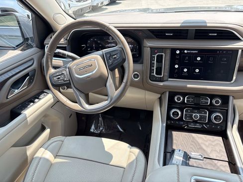 Used 2022 GMC Yukon XL Denali AWD/4WD image 28