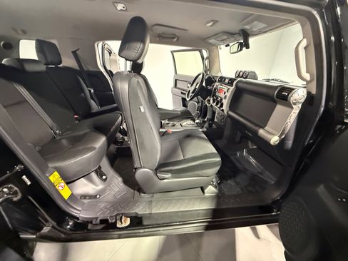 Used 2014 Toyota FJ Cruiser 4WD image 59