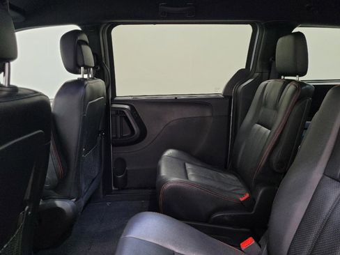 Used 2019 Dodge Grand Caravan GT w/ Safety Sphere Group FWD image 18