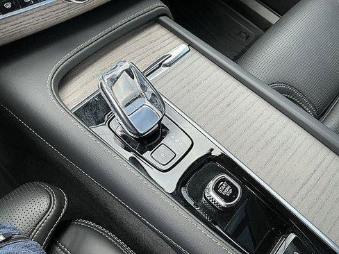 Certified 2024 Volvo XC90 T8 Ultimate w/ Protection Package Premier AWD/4WD image 25