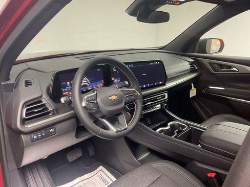 New 2026 Chevrolet Traverse LT w/ Sun and Wheel Package FWD image 11