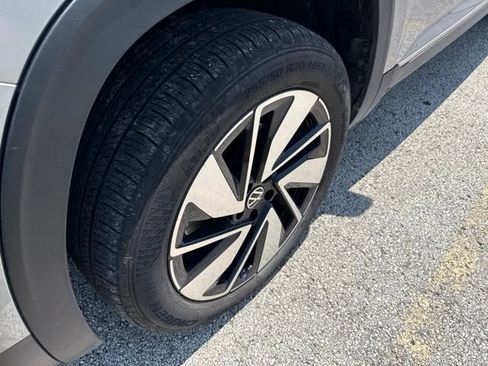 Used 2024 Volkswagen Atlas SEL AWD/4WD image 12