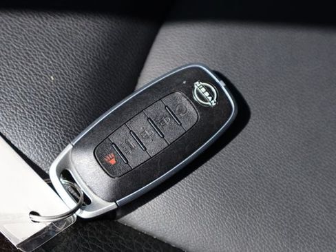 Used 2024 Nissan Pathfinder SL w/ SL Premium Package FWD image 34