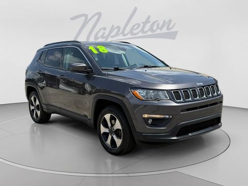 Used 2018 Jeep Compass Latitude w/ Popular Equipment Group AWD/4WD image 3