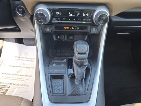 Certified 2022 Toyota RAV4 XLE image 28
