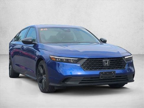Used 2025 Honda Accord Sport image 3