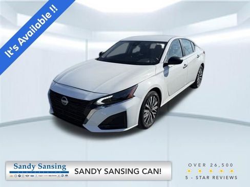 Used 2025 Nissan Altima 2.5 SV image 1