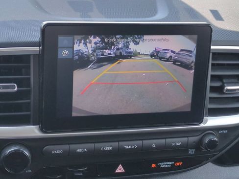 Used 2025 Hyundai Venue SEL FWD image 17