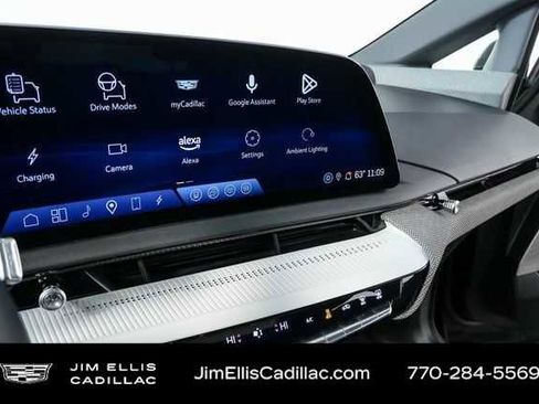 Certified 2025 Cadillac Optiq Luxury 2 w/ LPO, Floor Liner Package image 14