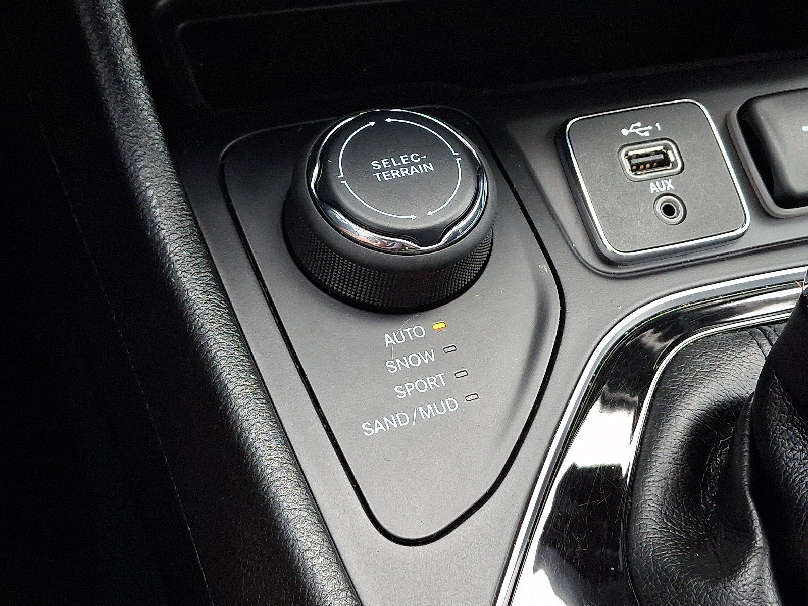 Certified 2020 Jeep Cherokee Latitude Plus AWD/4WD image 22