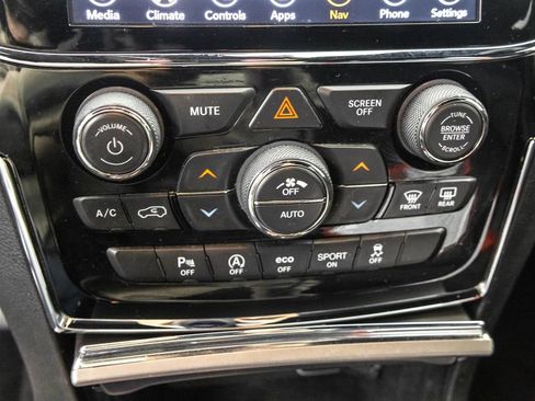 Used 2020 Jeep Grand Cherokee Altitude image 23