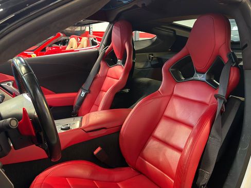 Used 2018 Chevrolet Corvette Z06 RWD image 18